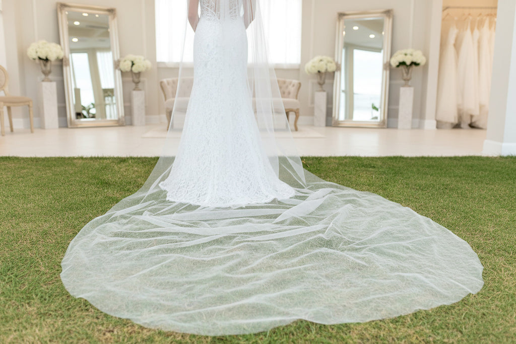 kathedralen-brautcape-ivory-leicht-abnehmbar-ohne-brautfrisur-zu-beschaedigen