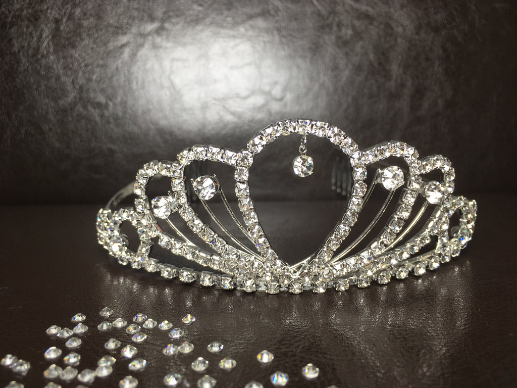 kristall-krone-mit-herzornament-und-glitzersteinen