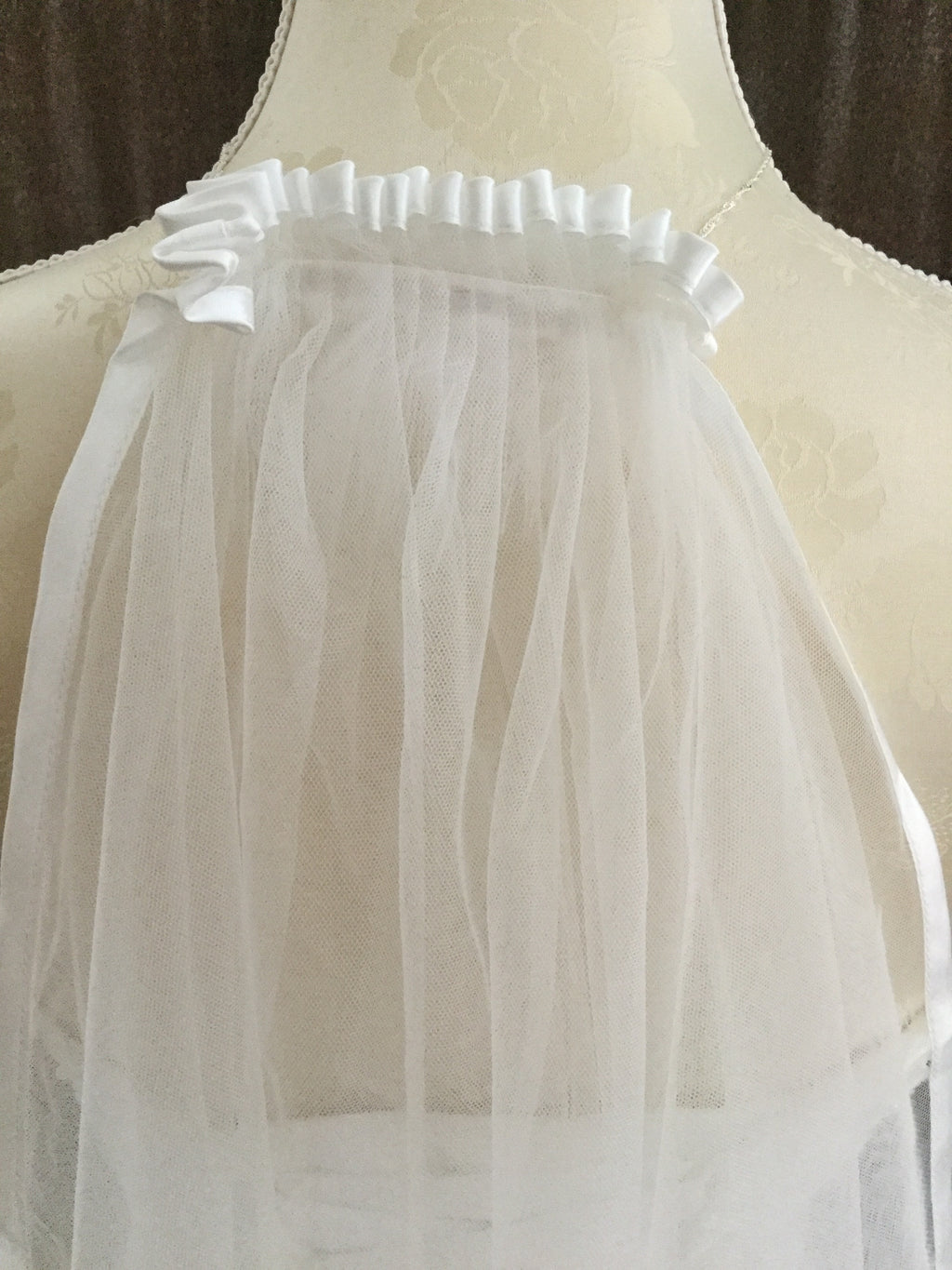 kurzer-brautschleier-weiss-110cm-satinkante