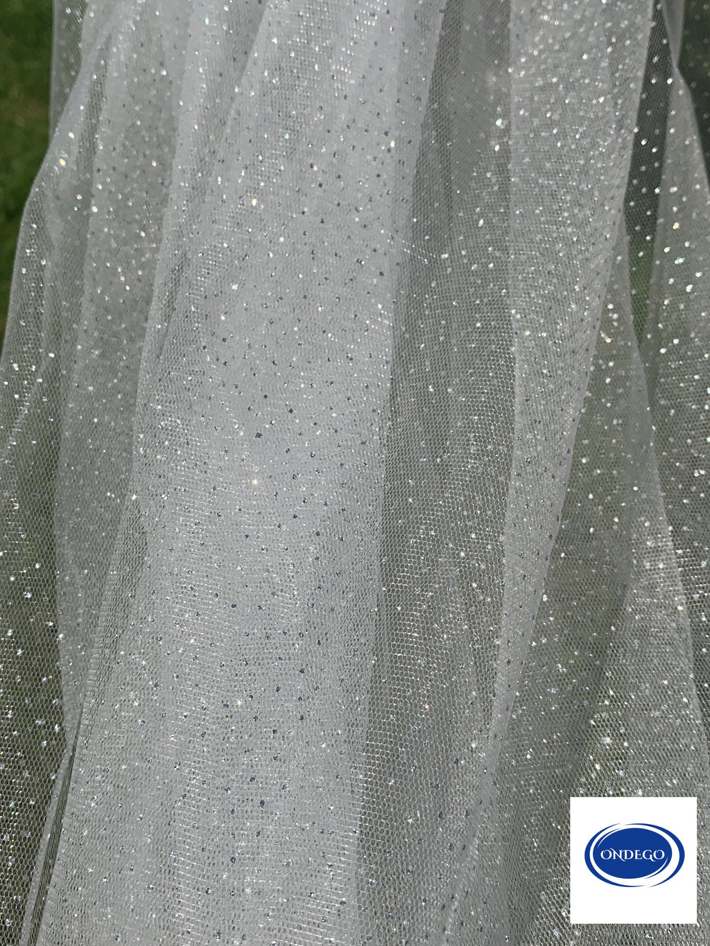 langer-brautschleier-fliessend-rueckenansicht