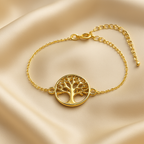 lebensbaum-armband-gold-verstellbar-edelstahl-schmuck-freundschaftsarmband-auf-satin-hintergrund