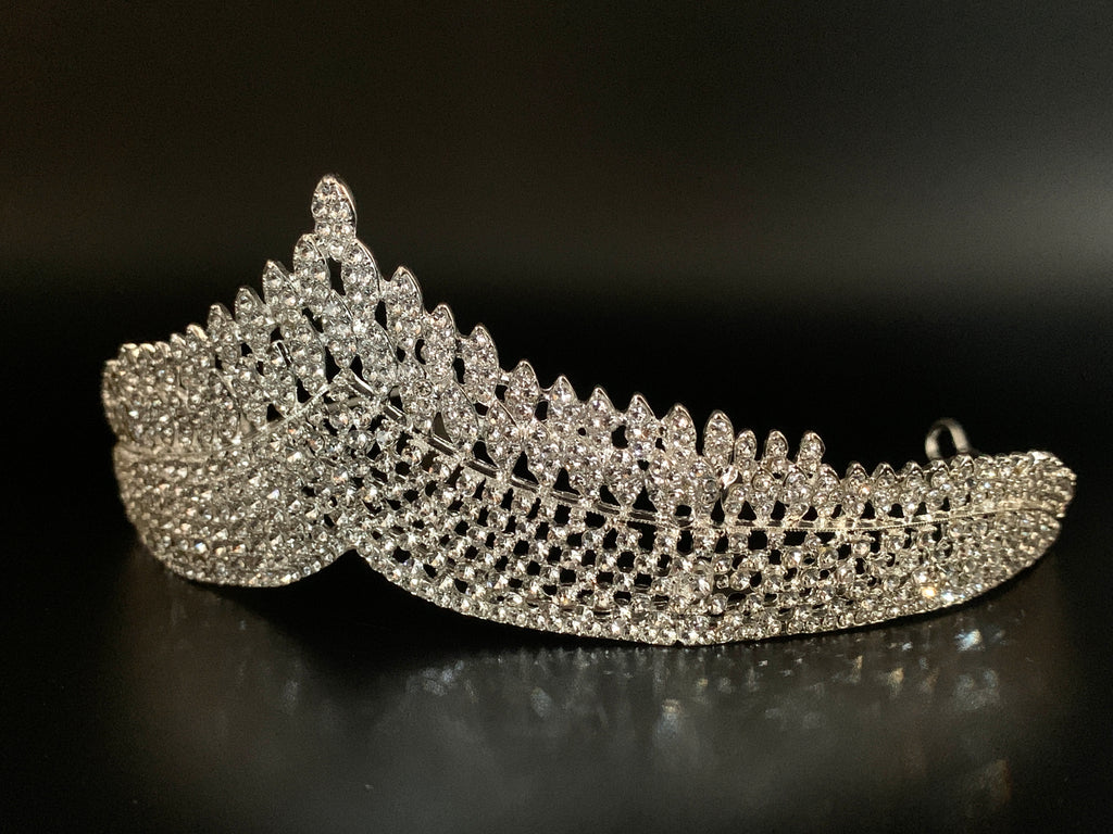 luxuriöses-diadem-mit-kristallbesatz-für-königinnen-look-hochzeit-oder-ball