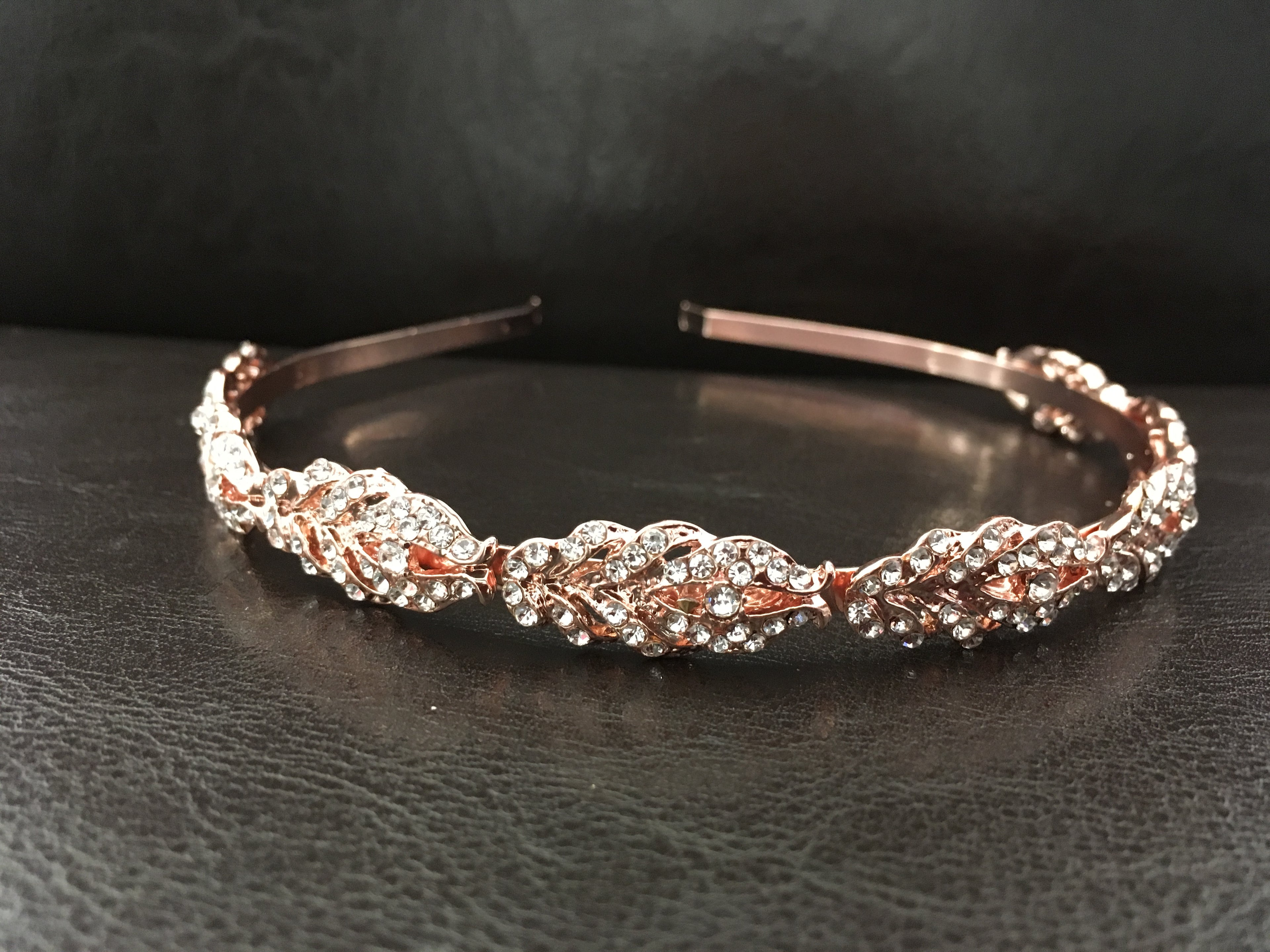 luxuriöses-diadem-rose-gold-mit-klaren-kristallsteinen