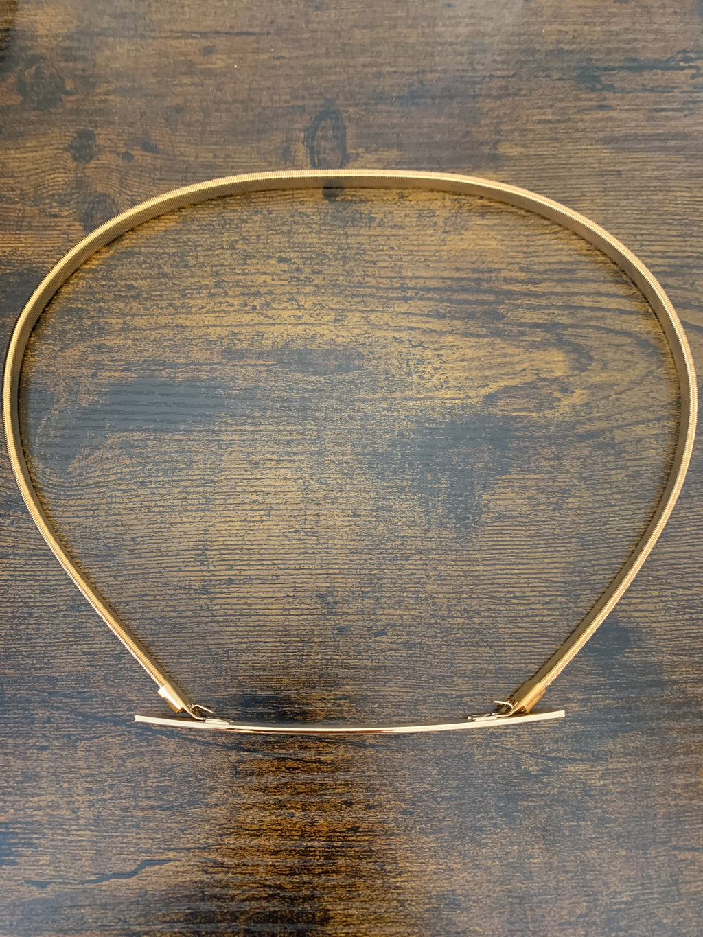 minimalistischer-brautguertel-goldfarben-ohne-strass-ideal-fuer-moderne-brautmode