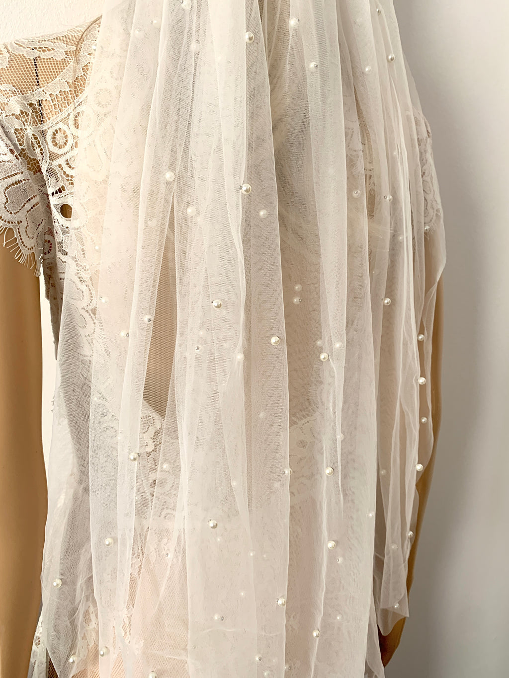 perlen-braut-schleier-kurz-75cm-ivory-elegant