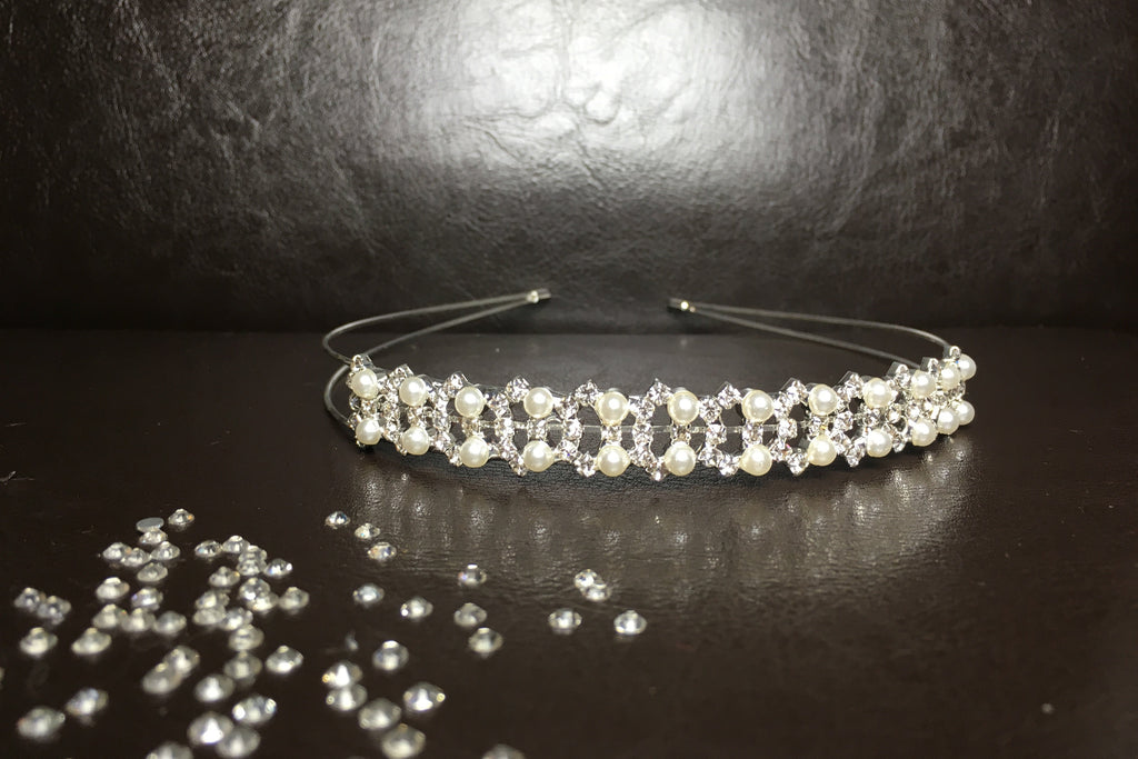 perlen-diadem-mit-strass-braut-haarreif-frontansicht-edles-braut-accessoire
