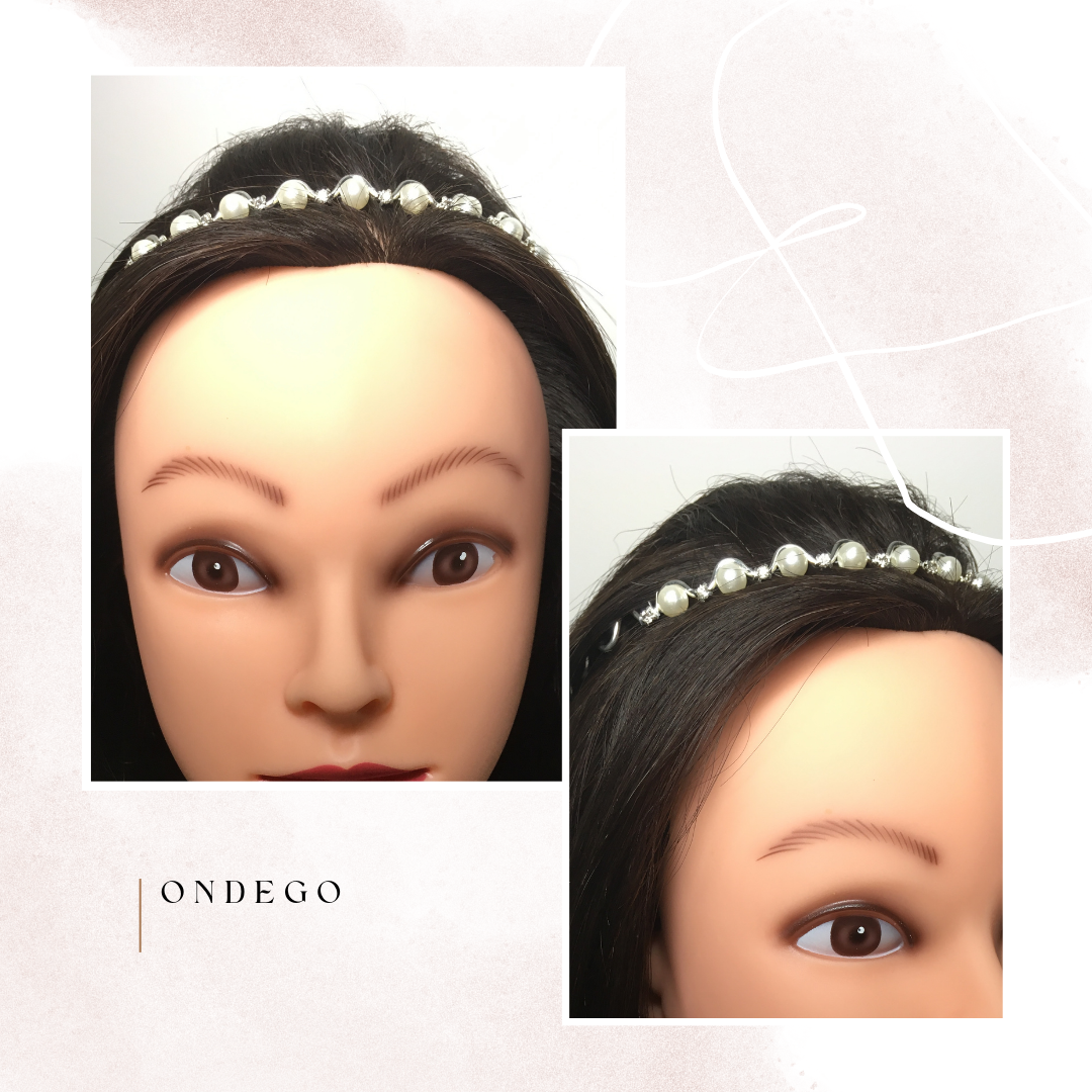 perlen-diademe-silber-haarreif-mit-perlen-und-strass-auf-dunklem-haar-tragebild