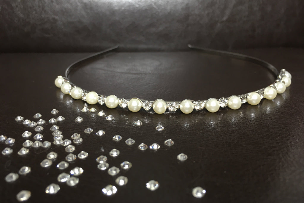 perlen-haarreif-silber-mit-strass-steinchen-eleganter-braut-haarreif-frontalansicht
