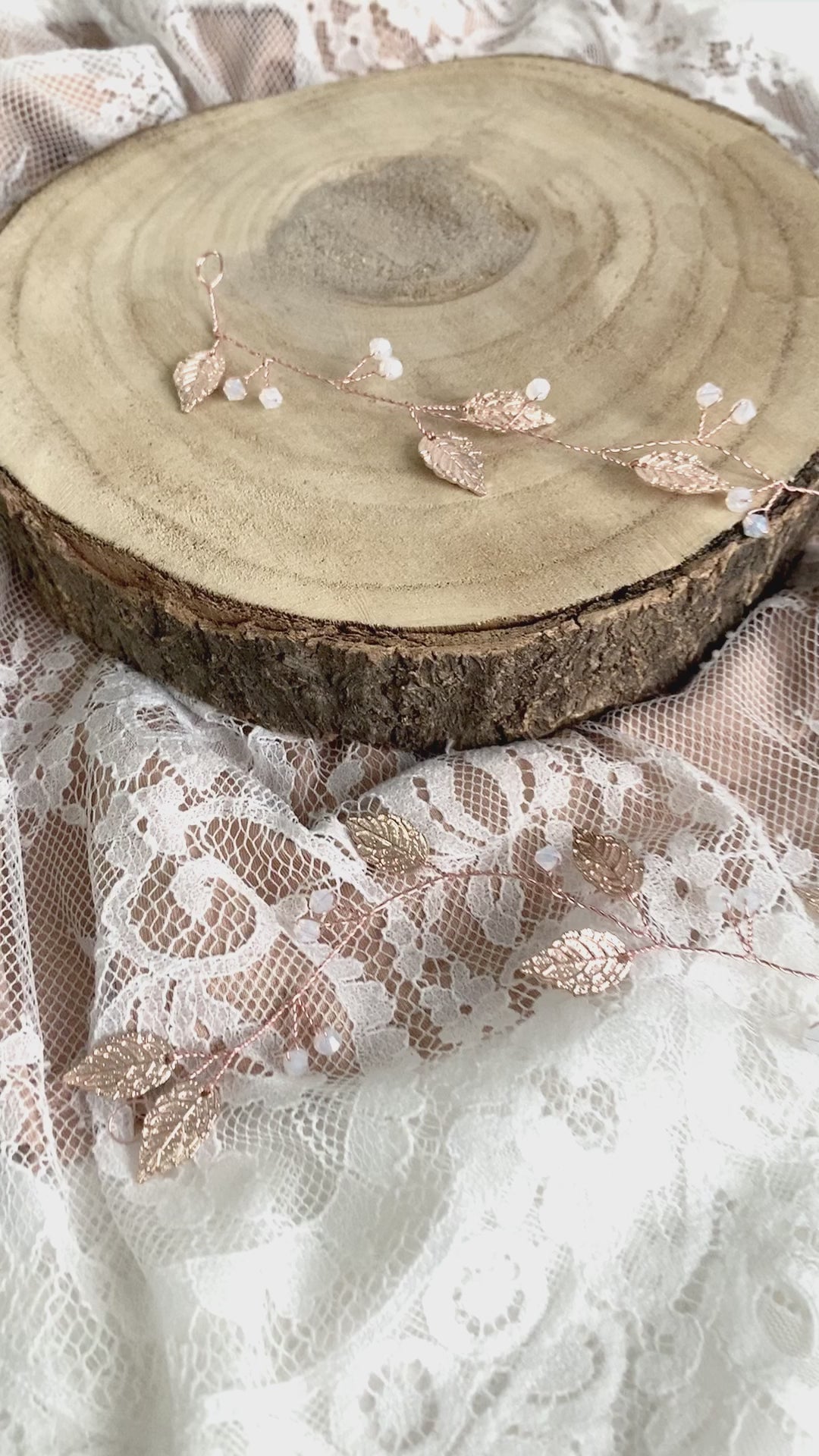 filigraner-haardraht-rosegold-perlen-brautfrisur-accessoire