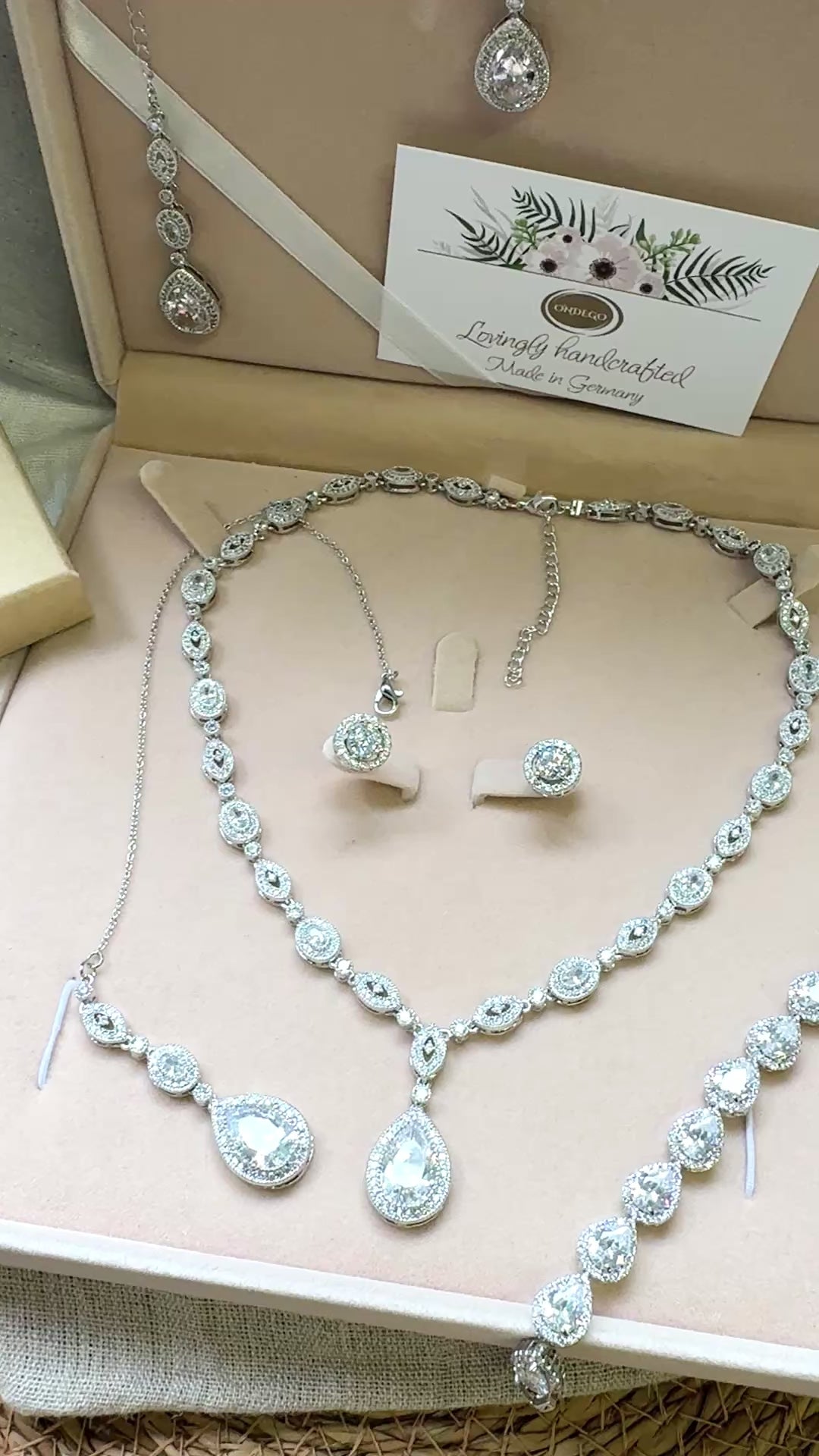 Brautschmuck mit Zirkonia – Rückenkette mit Halskette, Ohrringe oder Armband | Silber | ONDEGO®