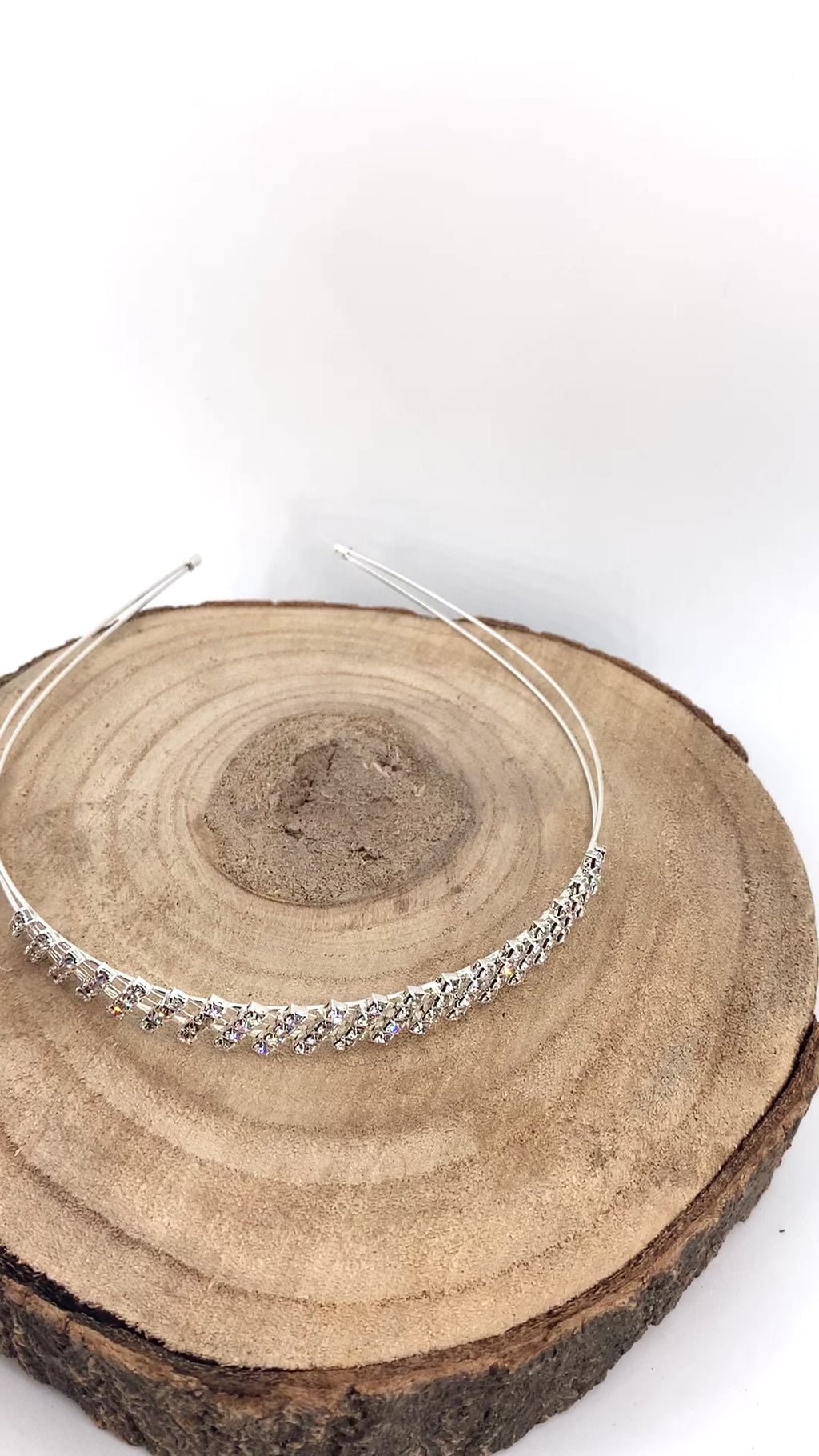 collage-mit-braut-haarreif-an-mannequin-und-seitenansicht-zarter-silber-hochzeitshaarschmuck