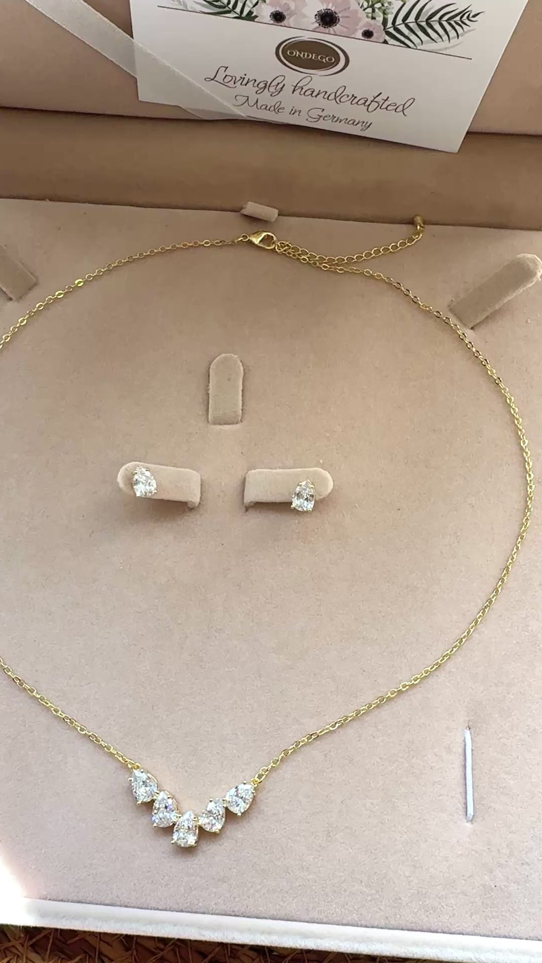 Gold Zirkonia Schmuckset mit Mini-Ohrringen – filigranes Collier | ONDEGO®