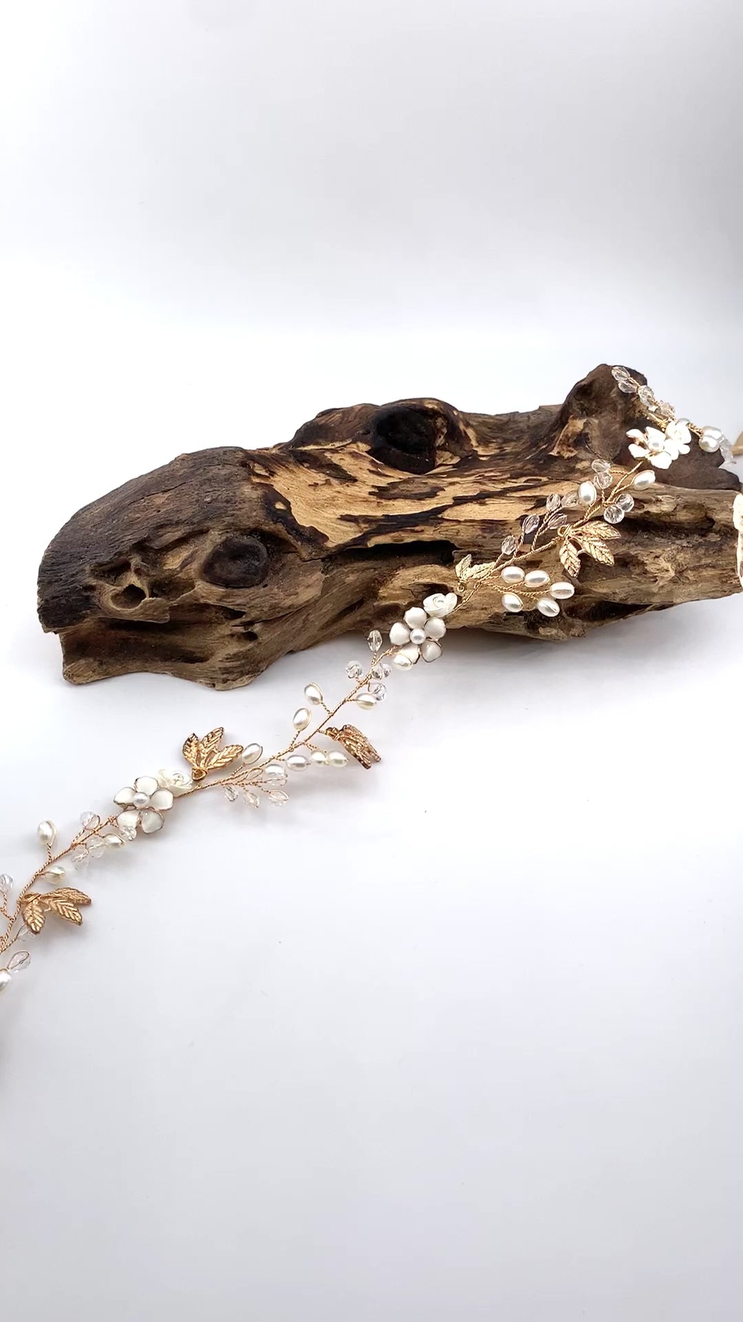 Haarranke Gold mit Kristallen & Perlen – Flexibler Braut Haardraht in Blattform für Hochzeit & festliche Anlässe | ONDEGO®