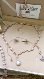 Brautschmuck mit Zirkonia – Rückenkette mit Halskette, Ohrringe oder Armband | Roségold | ONDEGO®