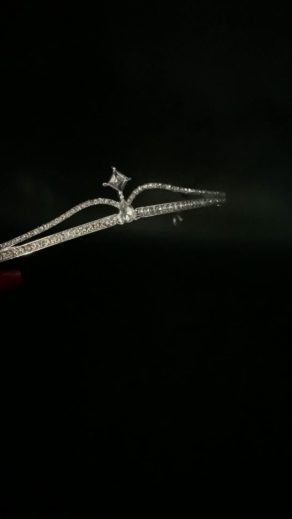 Strass Diadem Silber – Tiara für Hochzeit, Braut & Geburtstag, Haarschmuck mit Ösen | ONDEGO®