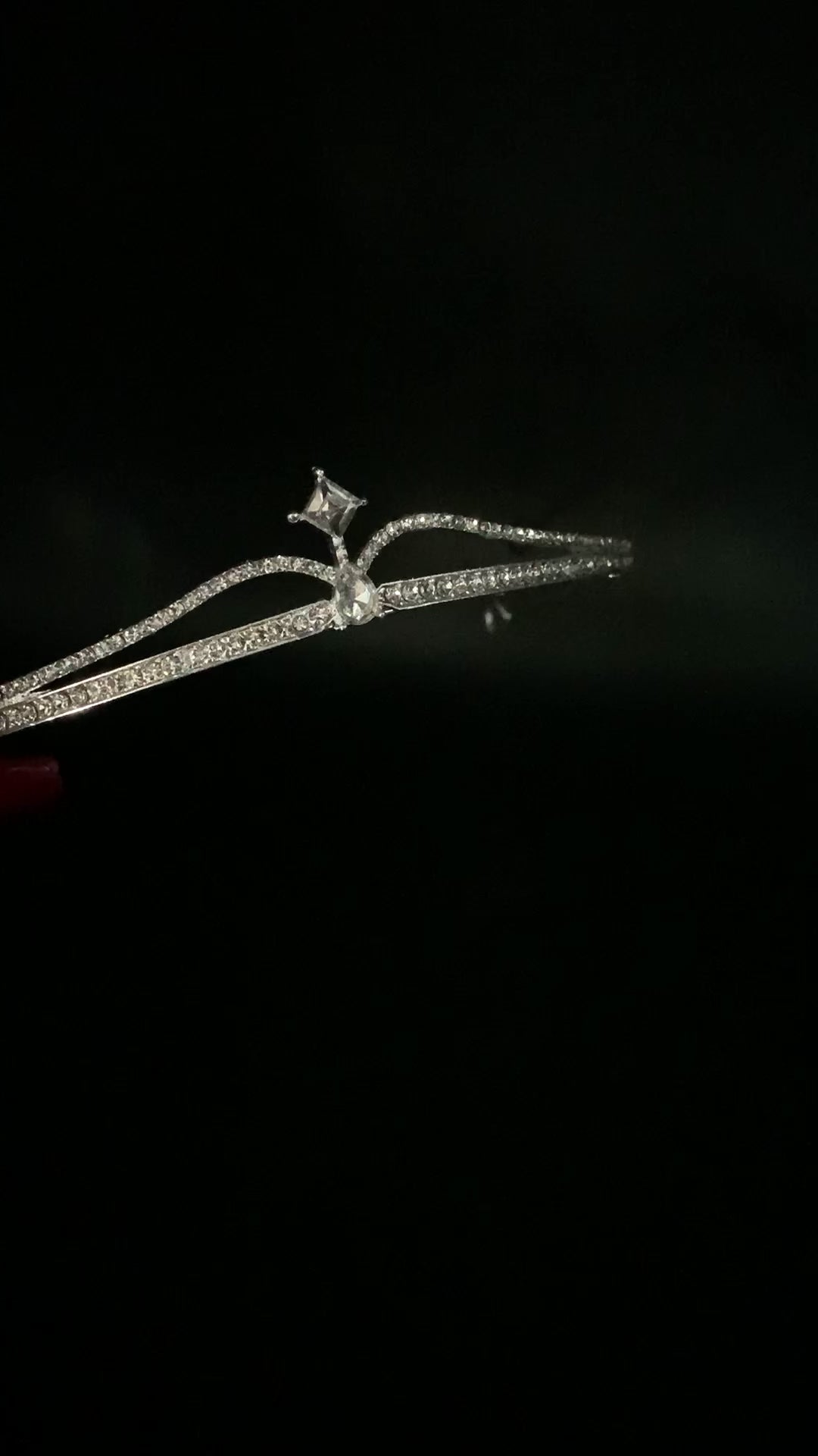 Strass Diadem Silber – Tiara für Hochzeit, Braut & Geburtstag, Haarschmuck mit Ösen | ONDEGO®