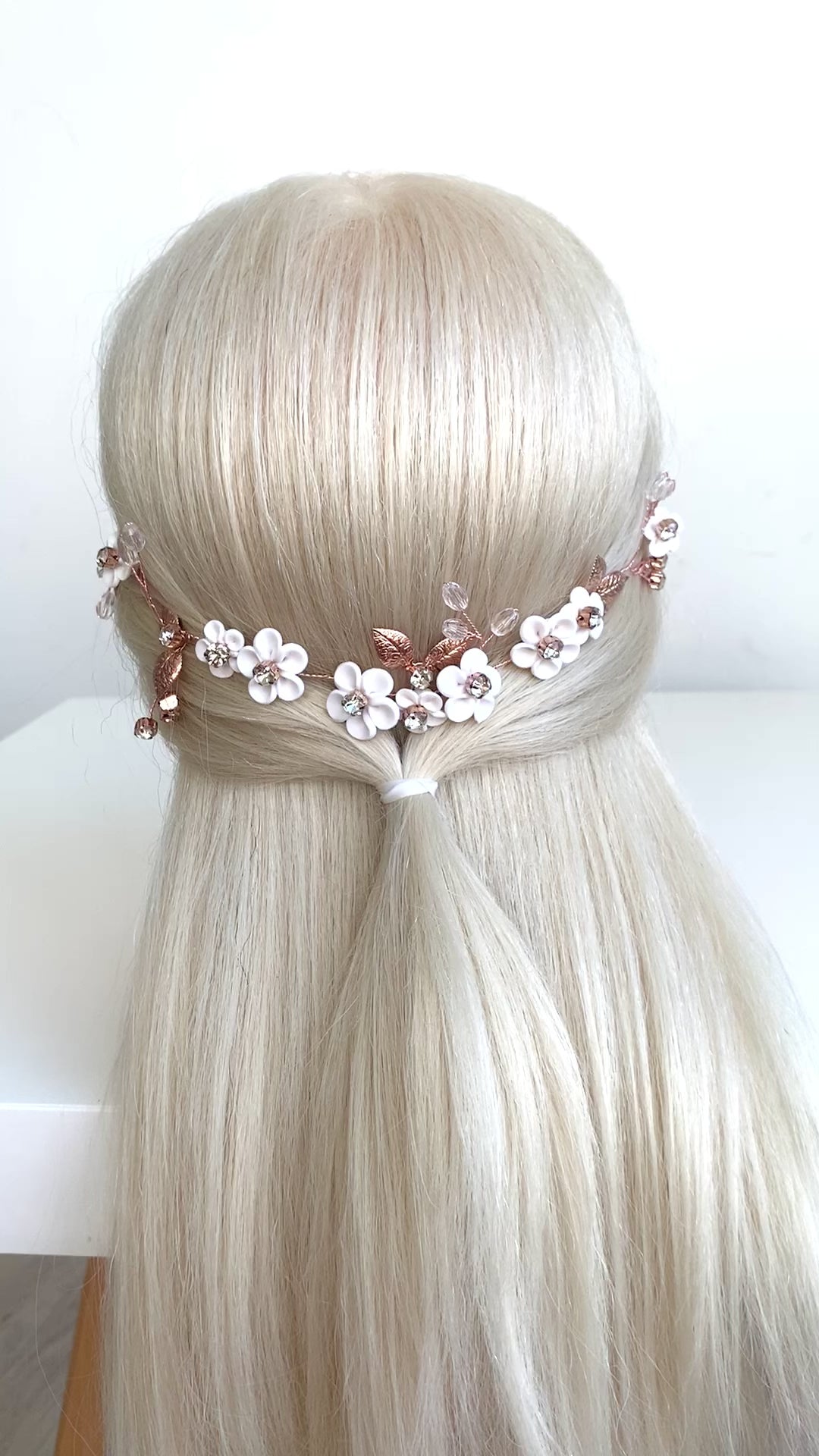 3D Blüten Haardraht Roségold – Brauthaarschmuck mit Perlen & Strass | ONDEGO®