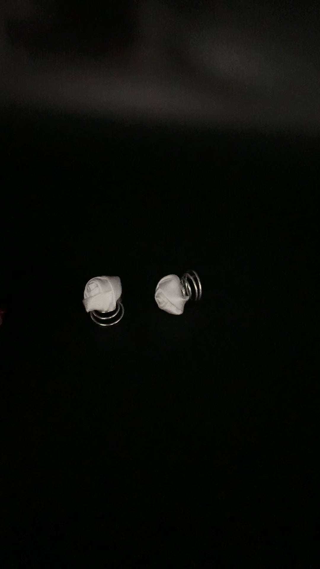 braut-curlies-weiss-silber-rose