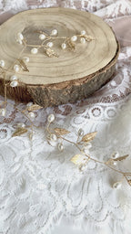hochzeit-haardraht-gold-blaetter-perlen-haarschmuck