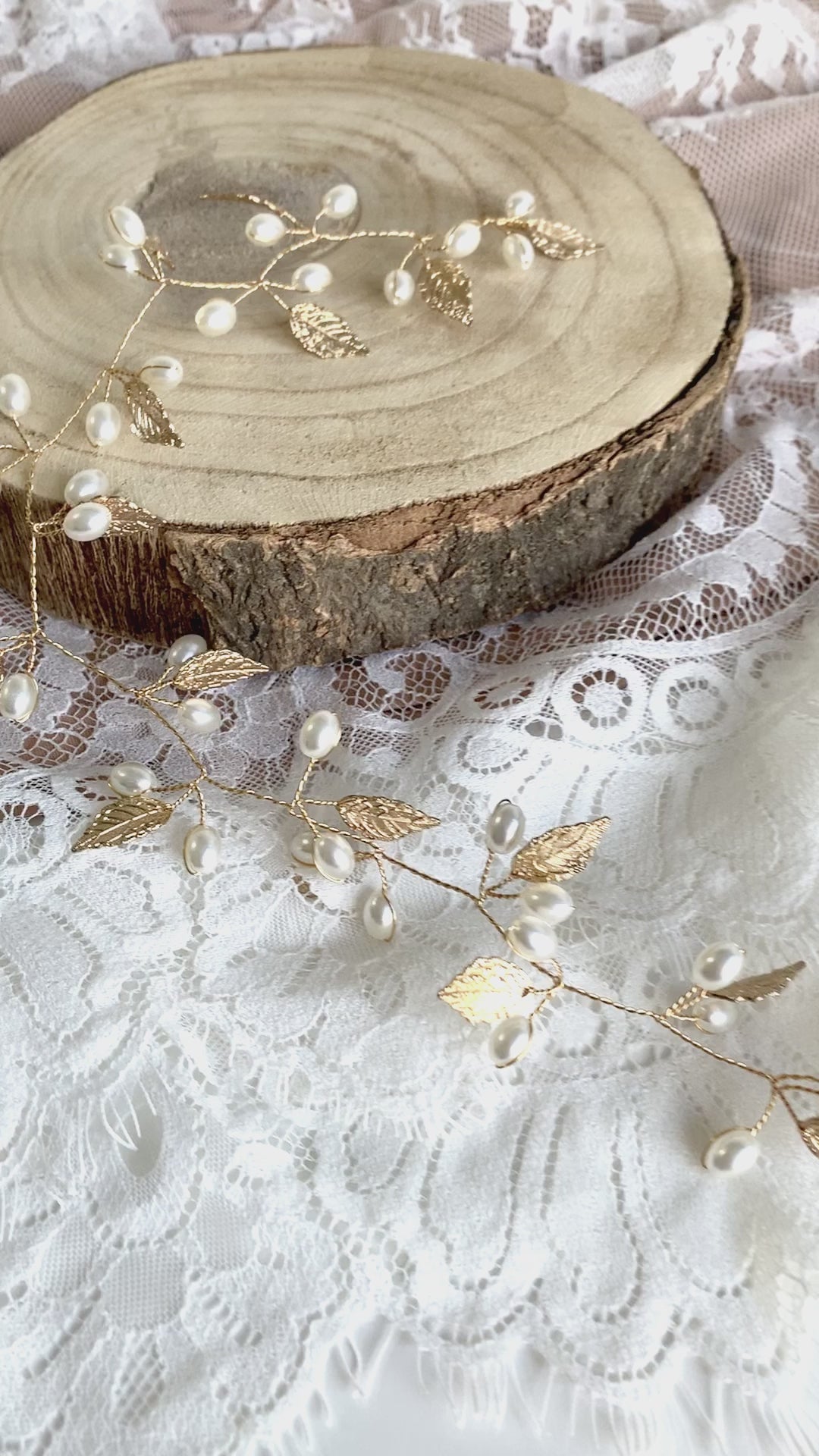 hochzeit-haardraht-gold-blaetter-perlen-haarschmuck