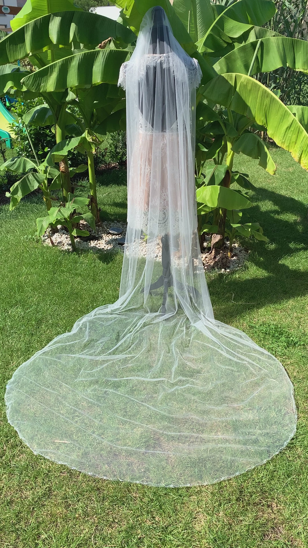 detailaufnahme-brautschleier-perlenverzierung-tuell-hochzeit