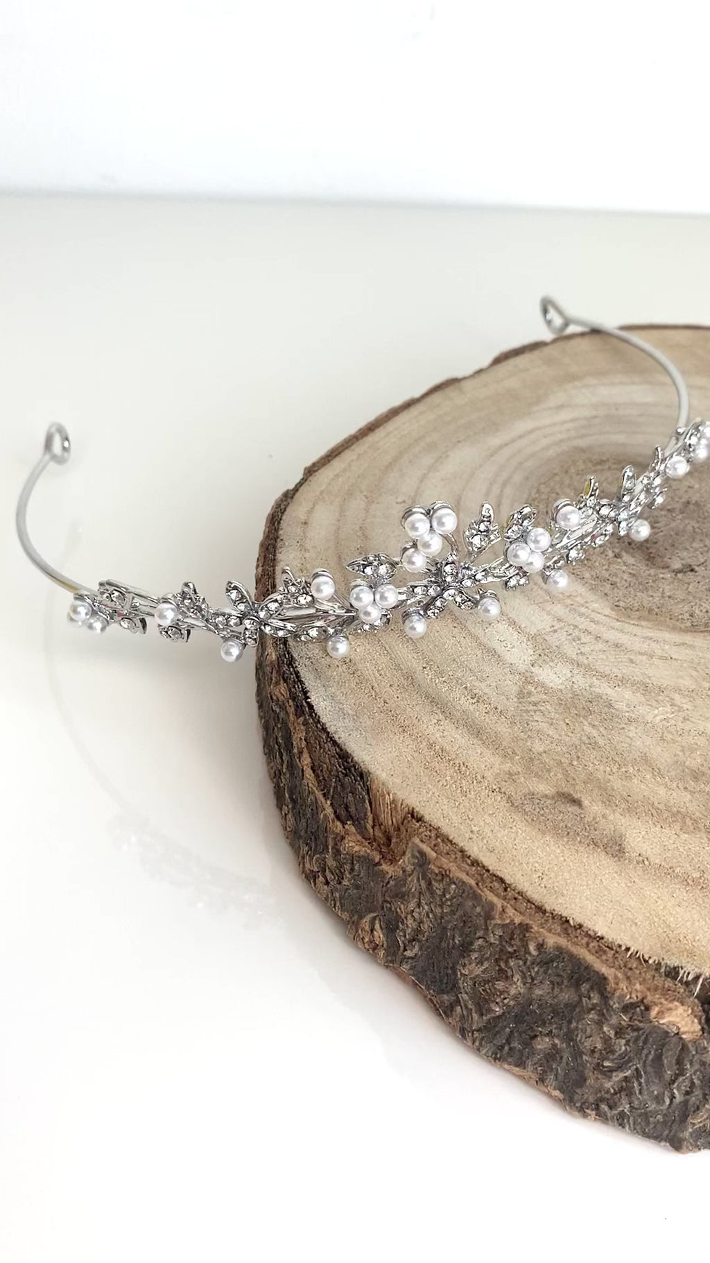 braut-diadem-perlen-zweig-design-silber-hochzeit-haarschmuck-ondego-frontansicht