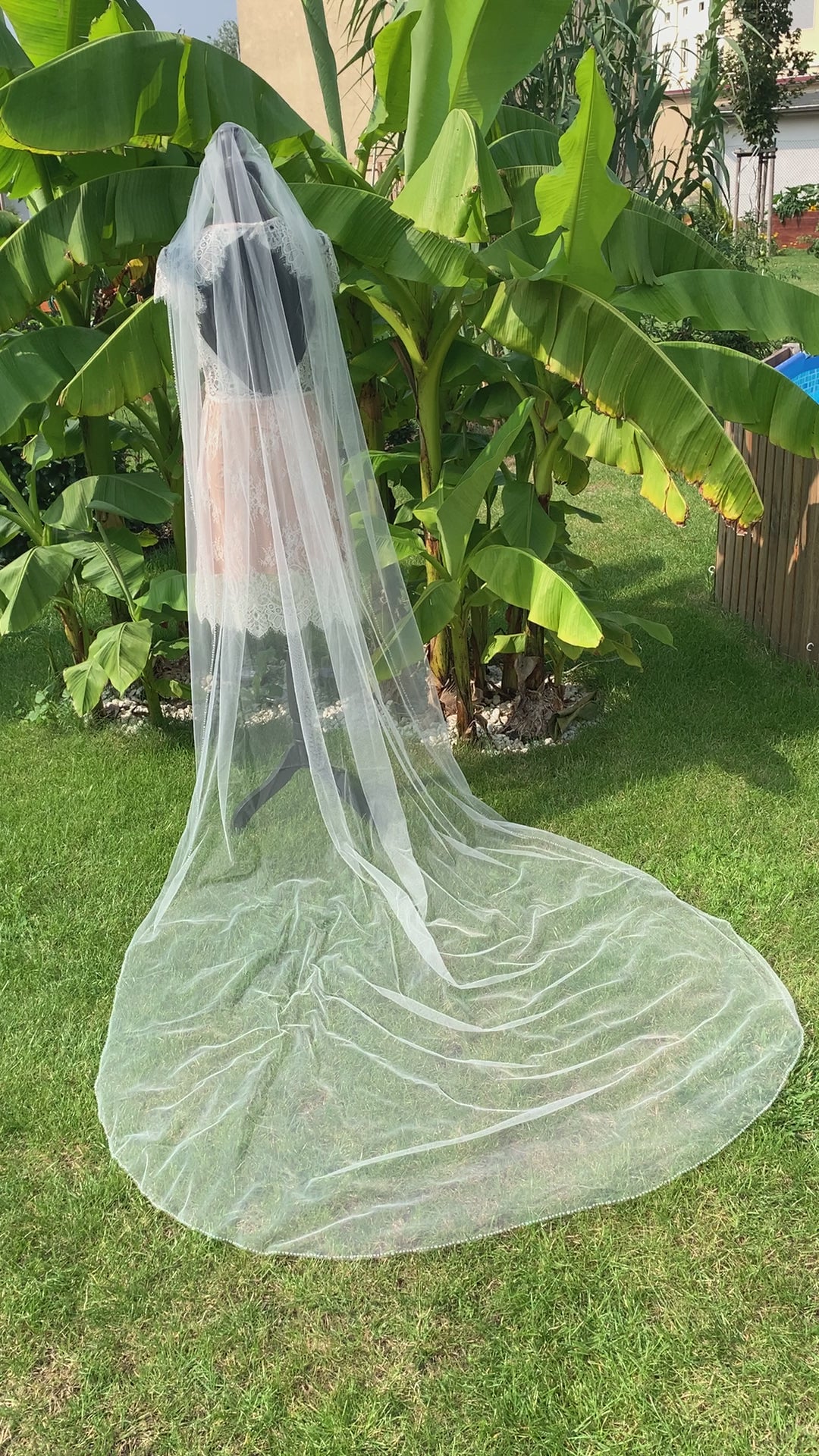 brautschleier-lang-ivory-mit-zarten-glasschliffperlen