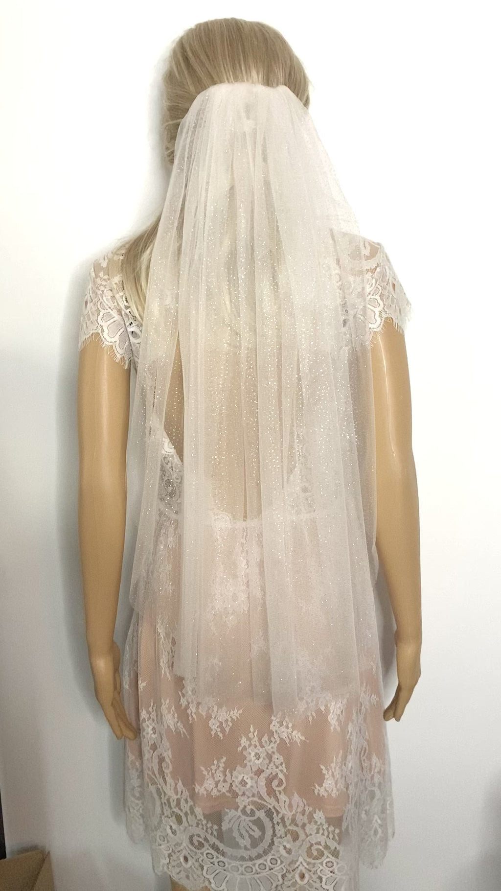 kurzer-hochzeitsschleier-ivory-glitzer-tuellt