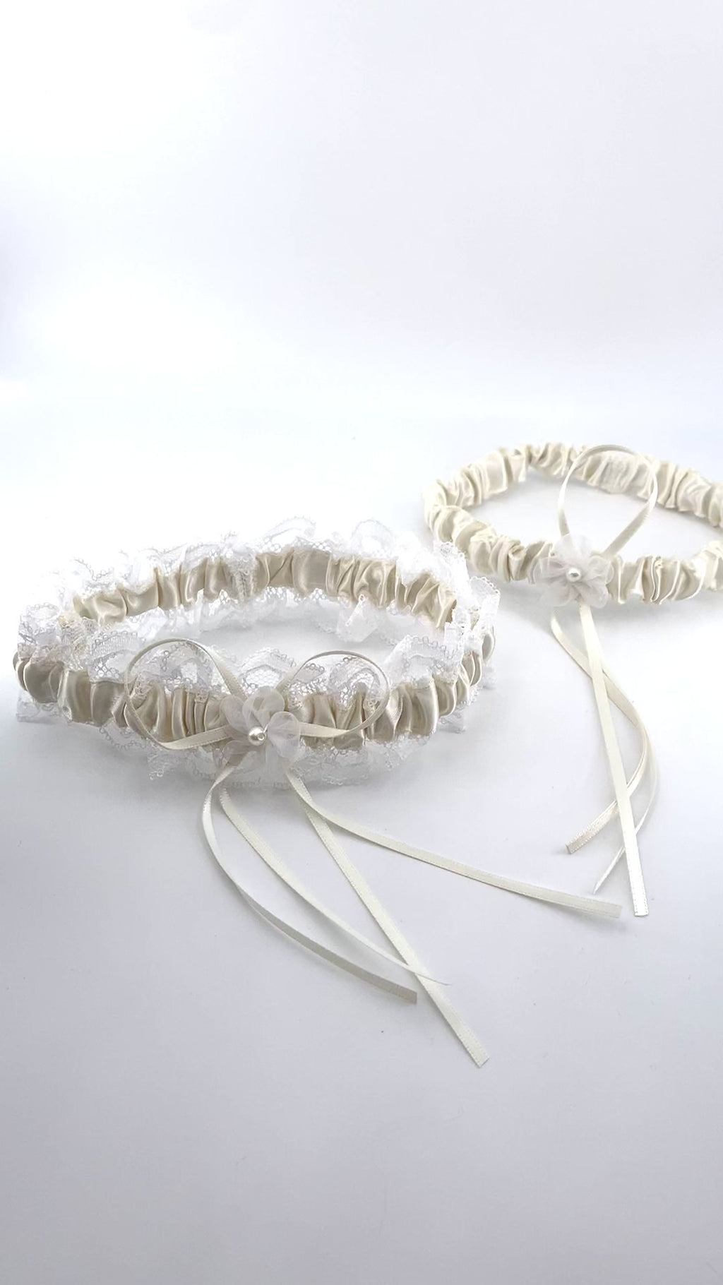 strumpfband-hochzeit-braut-creme-minimalistisch