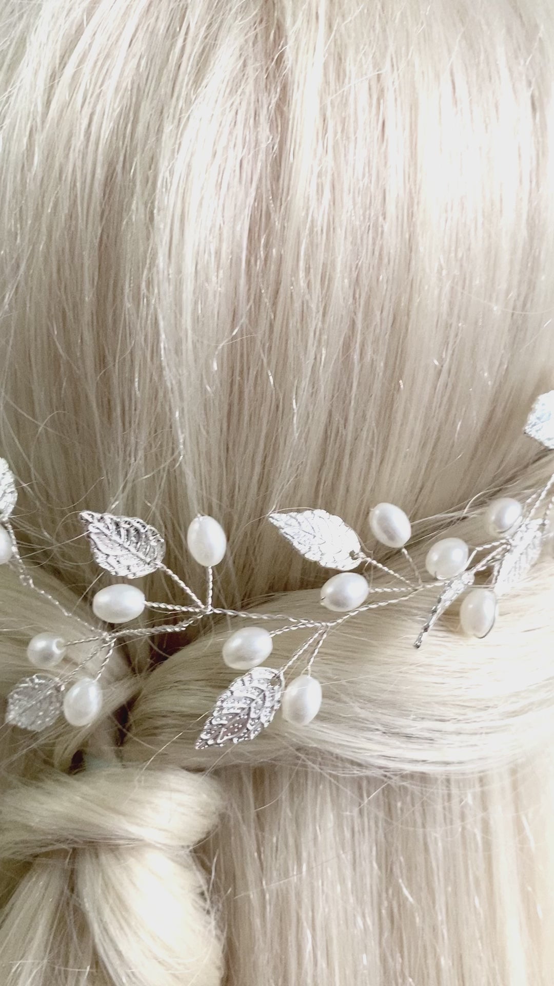 Silberner Haardraht mit Perlen & Blättern – Brautschmuck Hochzeit festlich elegant | ONDEGO®