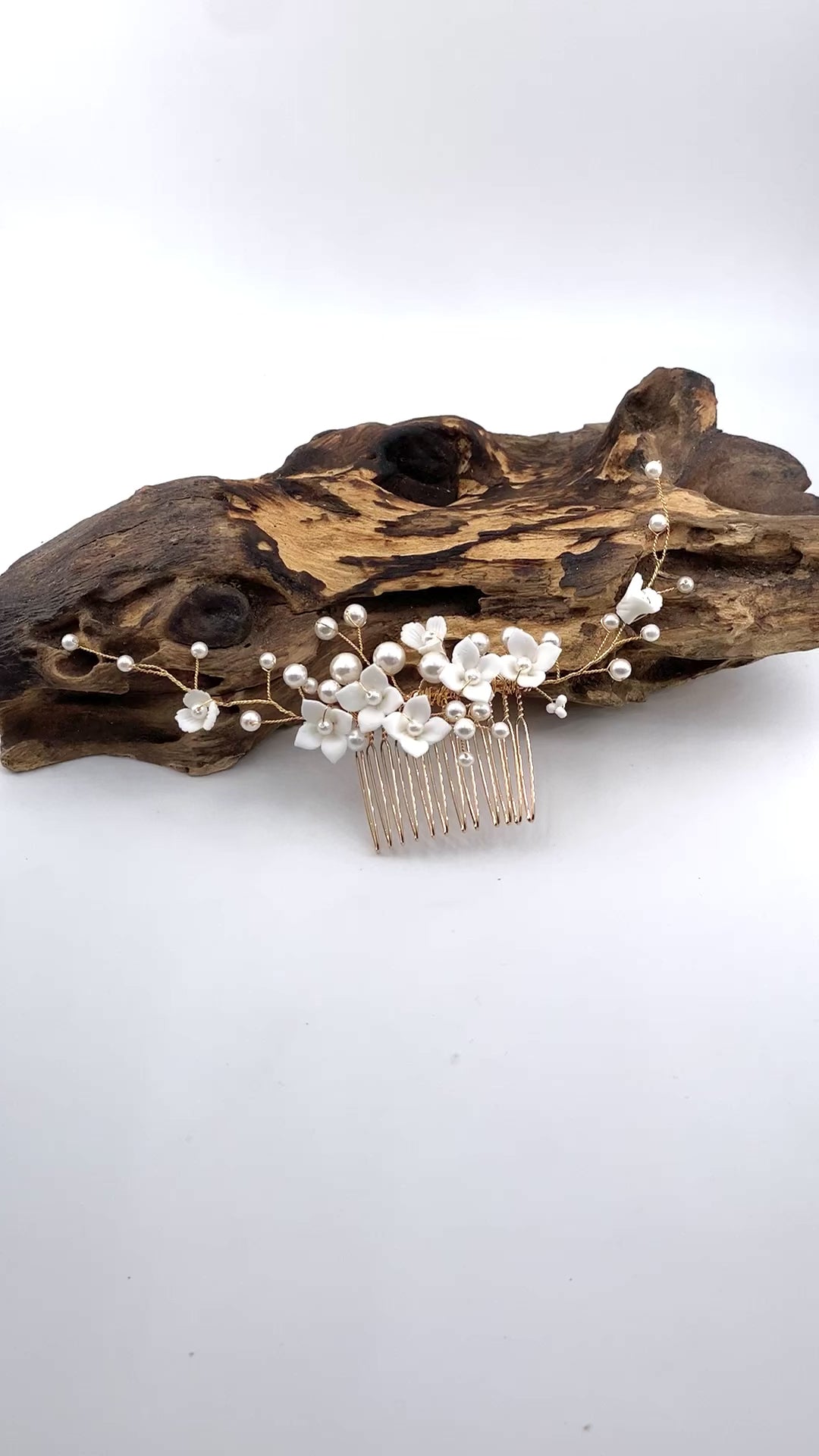 3D Gold Haarkamm – Handgemachte Blüten & Perlen | Eleganter Brauthaarschmuck | ONDEGO®