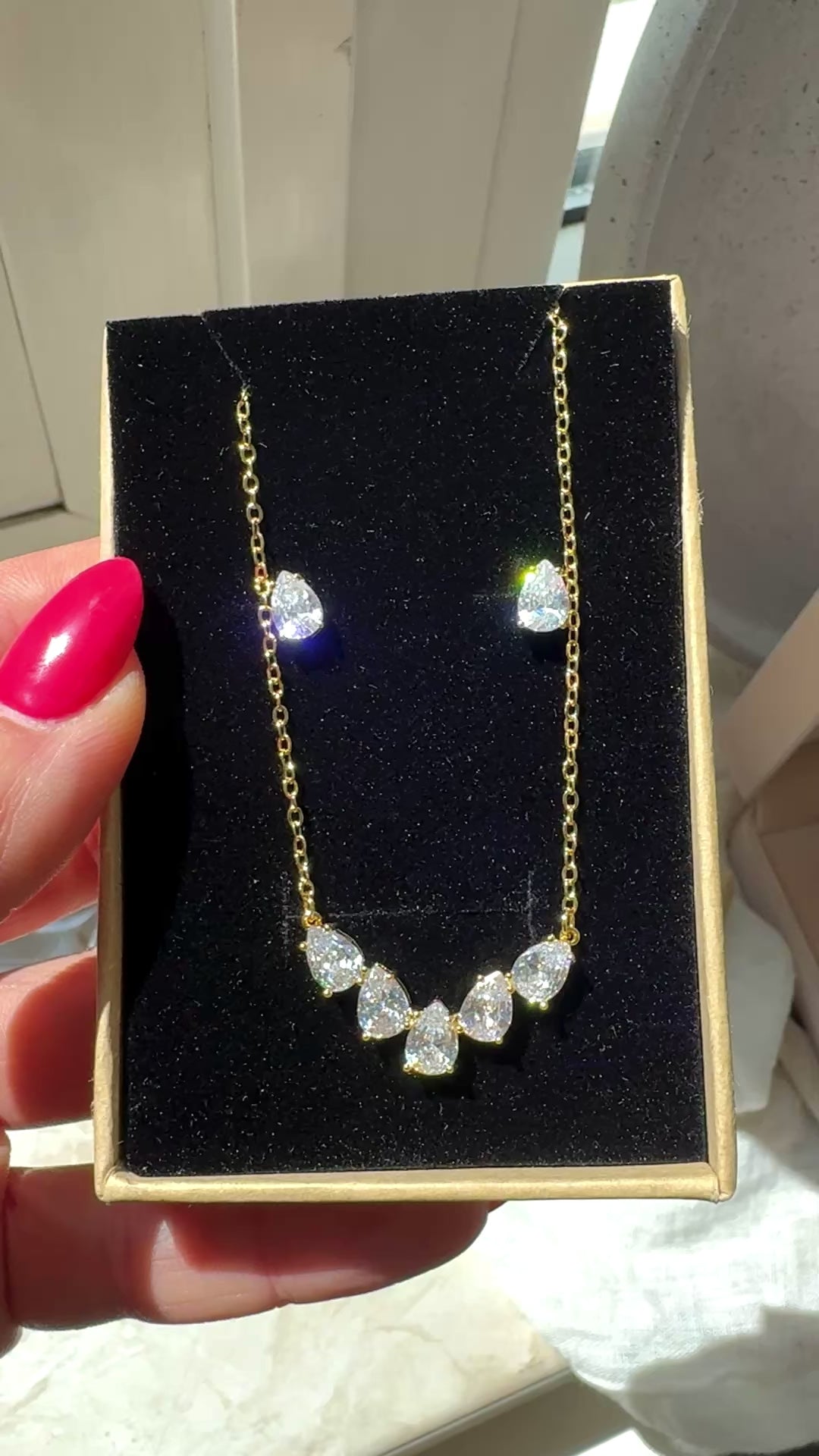 Gold Zirkonia Schmuckset mit Mini-Ohrringen – filigranes Collier | ONDEGO®