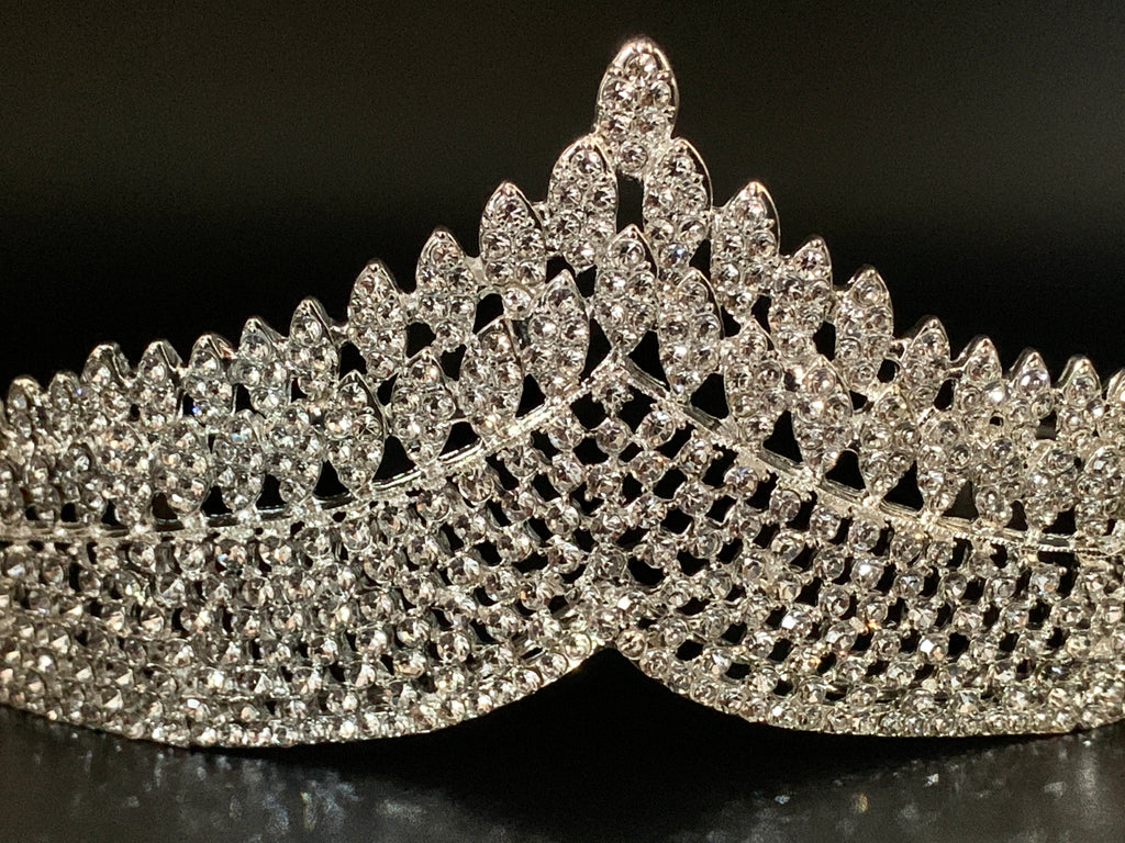 prinzessinnen-diadem-mit-mehrfachen-strasslagen-und-königlichem-hochpunkt