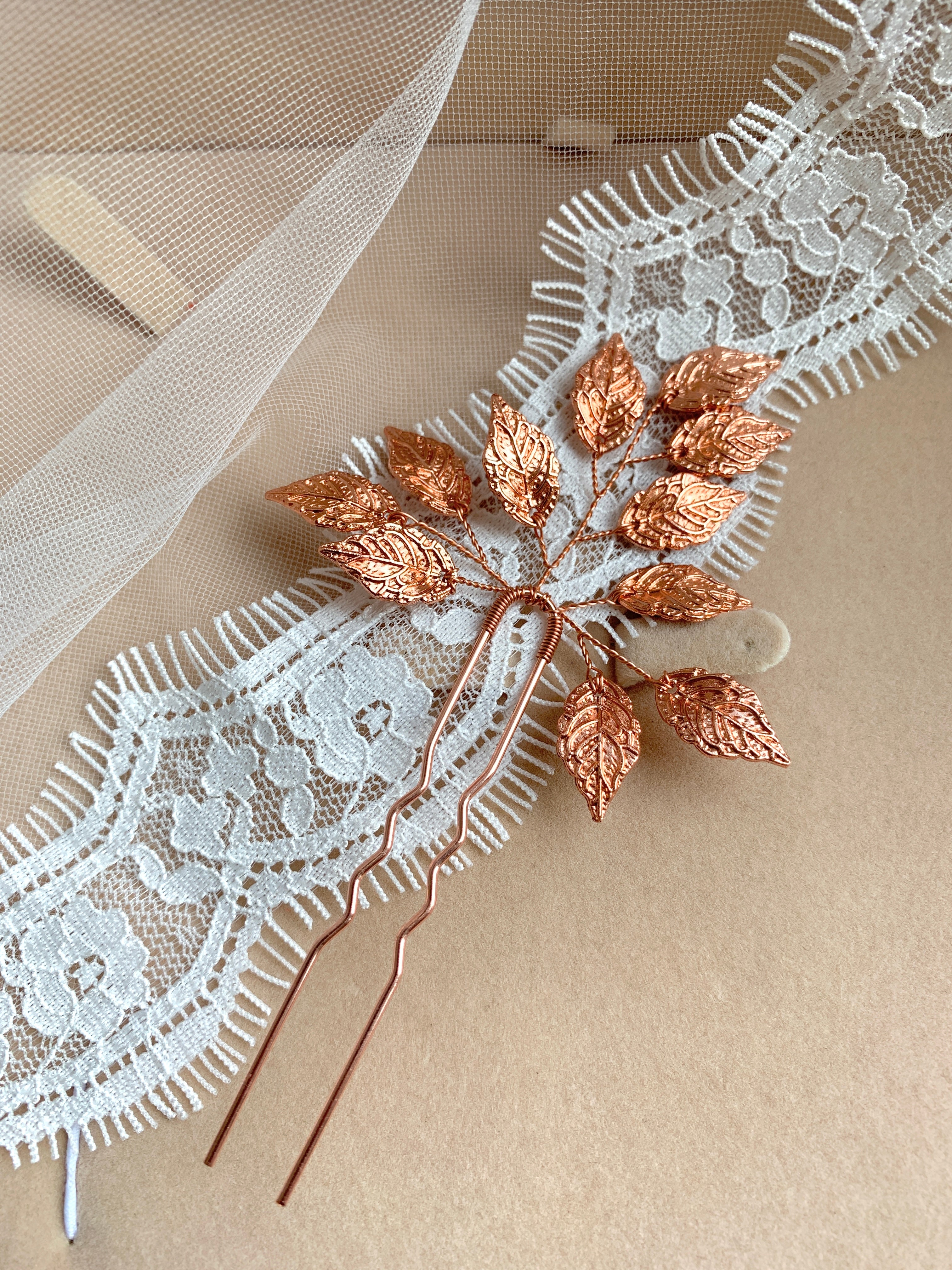 rosegold-haarnadel-blatt-frisur