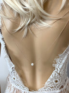 rueckenkette-rosegold-feines-kettchen-mit-zirkonia-anhaenger
