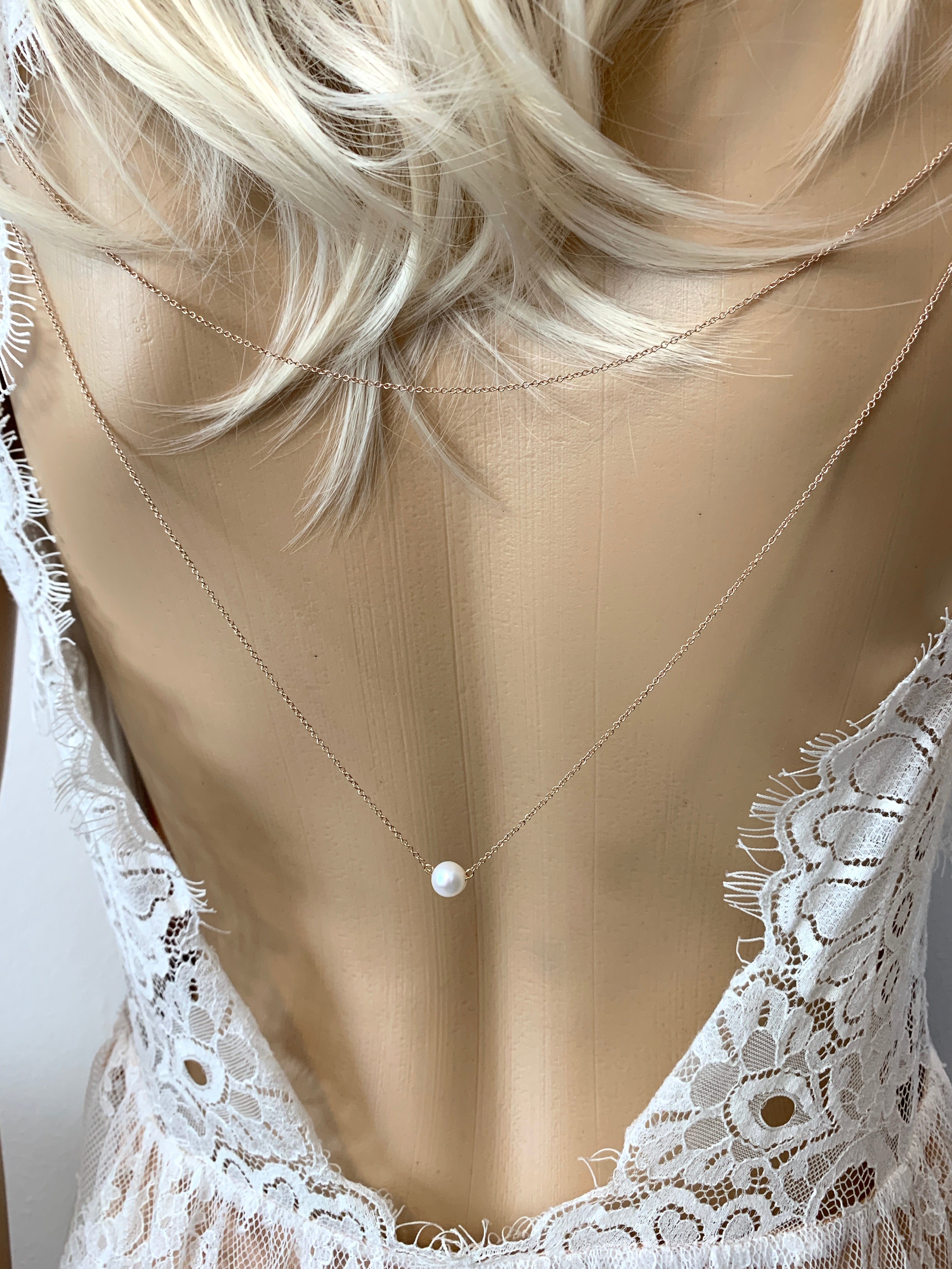 rueckenkette-rosegold-feines-kettchen-mit-zirkonia-anhaenger
