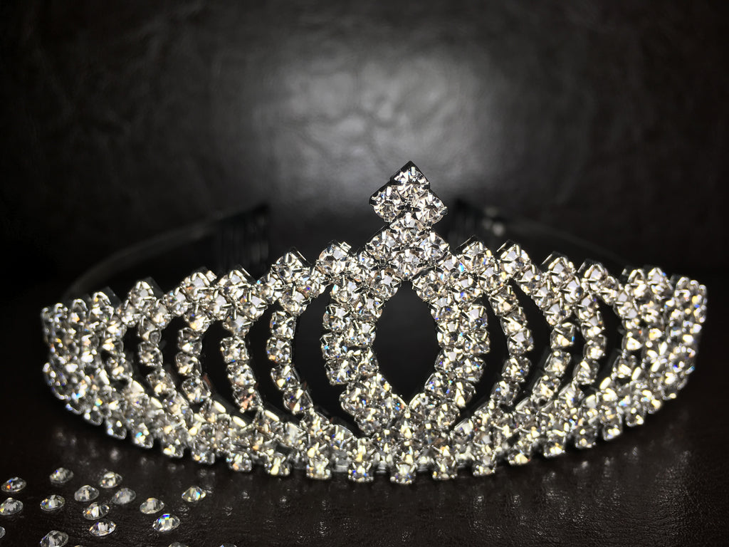 schimmerndes-hochzeitsdiadem-silber-mit-geschwungenen-strassreihen