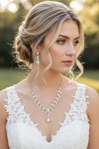 schmuckset-gold-mit-strass-halskette-und-ohrringen