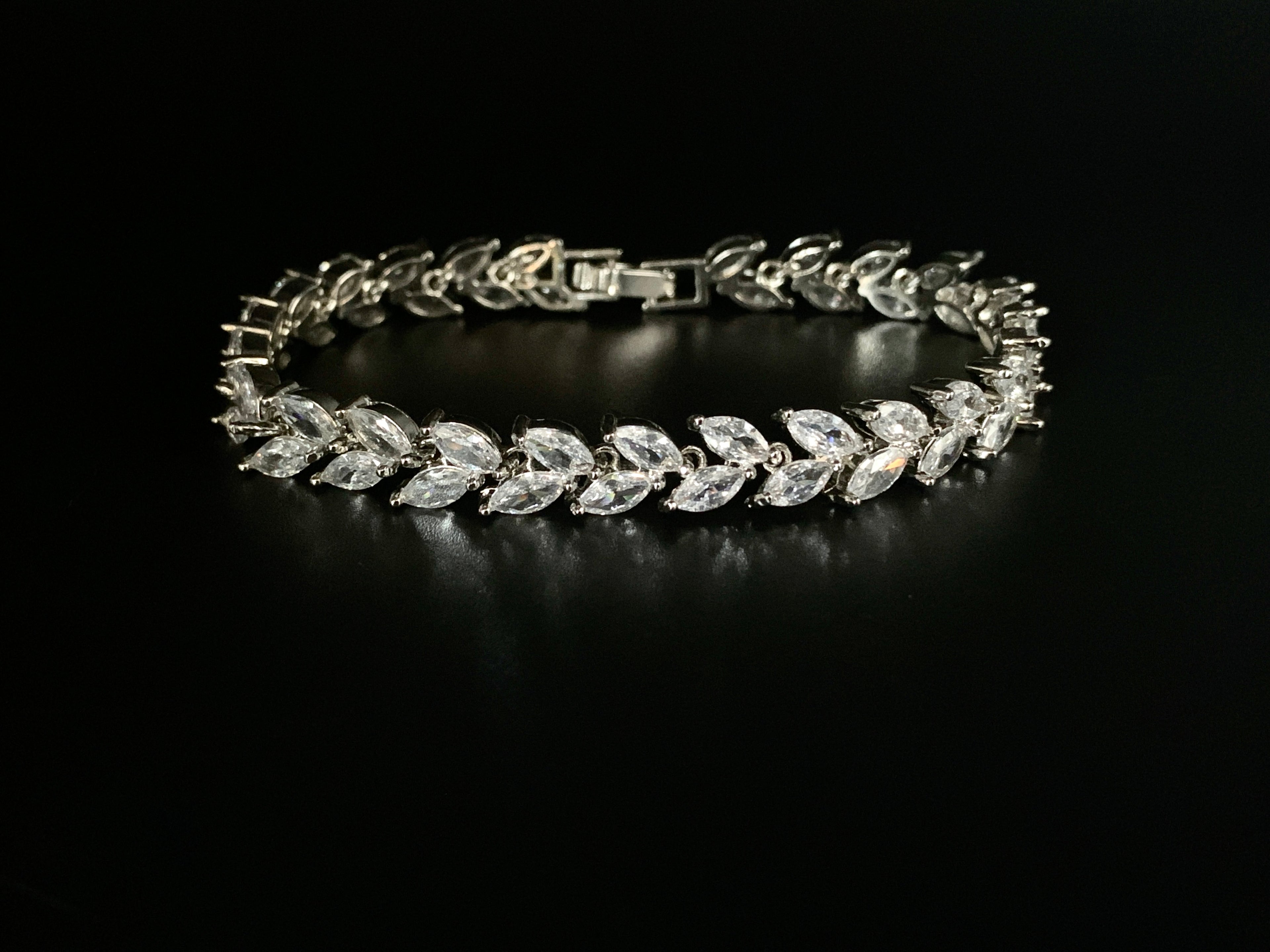 silber-armband-hochzeit-zirkonia-brautschmuck-elegant