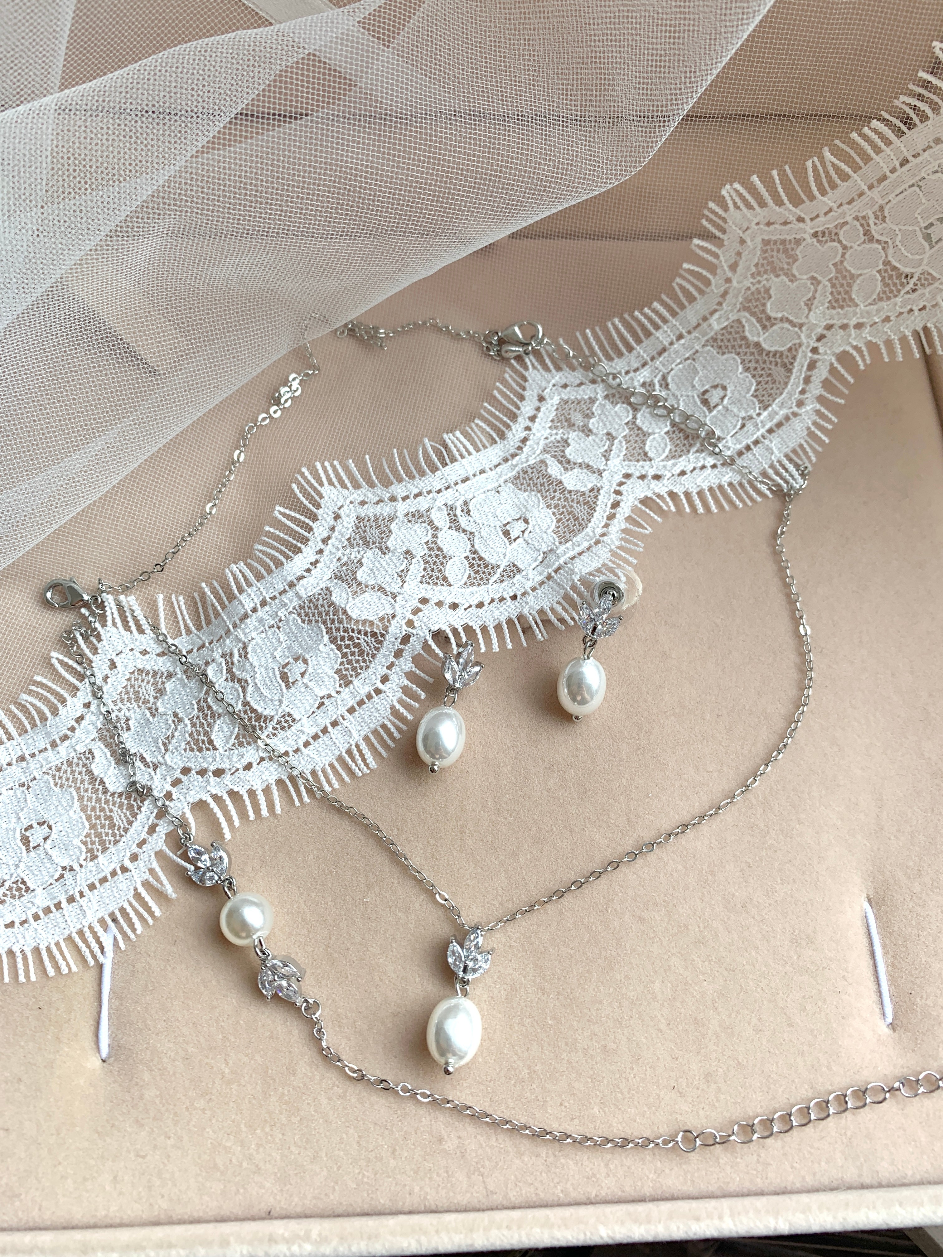 silber-schmuckset-braut-kette-ohrringe-armband-hochzeit