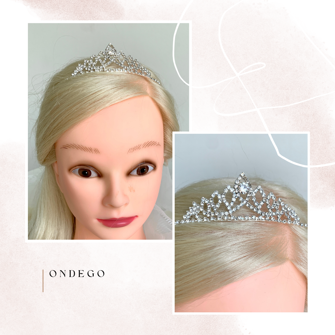 silbernes-brautdiadem-mit-strasssteinen-auf-blonder-peruecke-eleganter-hochzeits-haarschmuck-tiara-anprobe-collage-ondego
