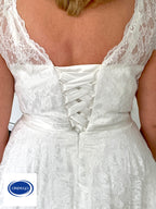 standesamt-brautkleid-spitze-seitenansicht