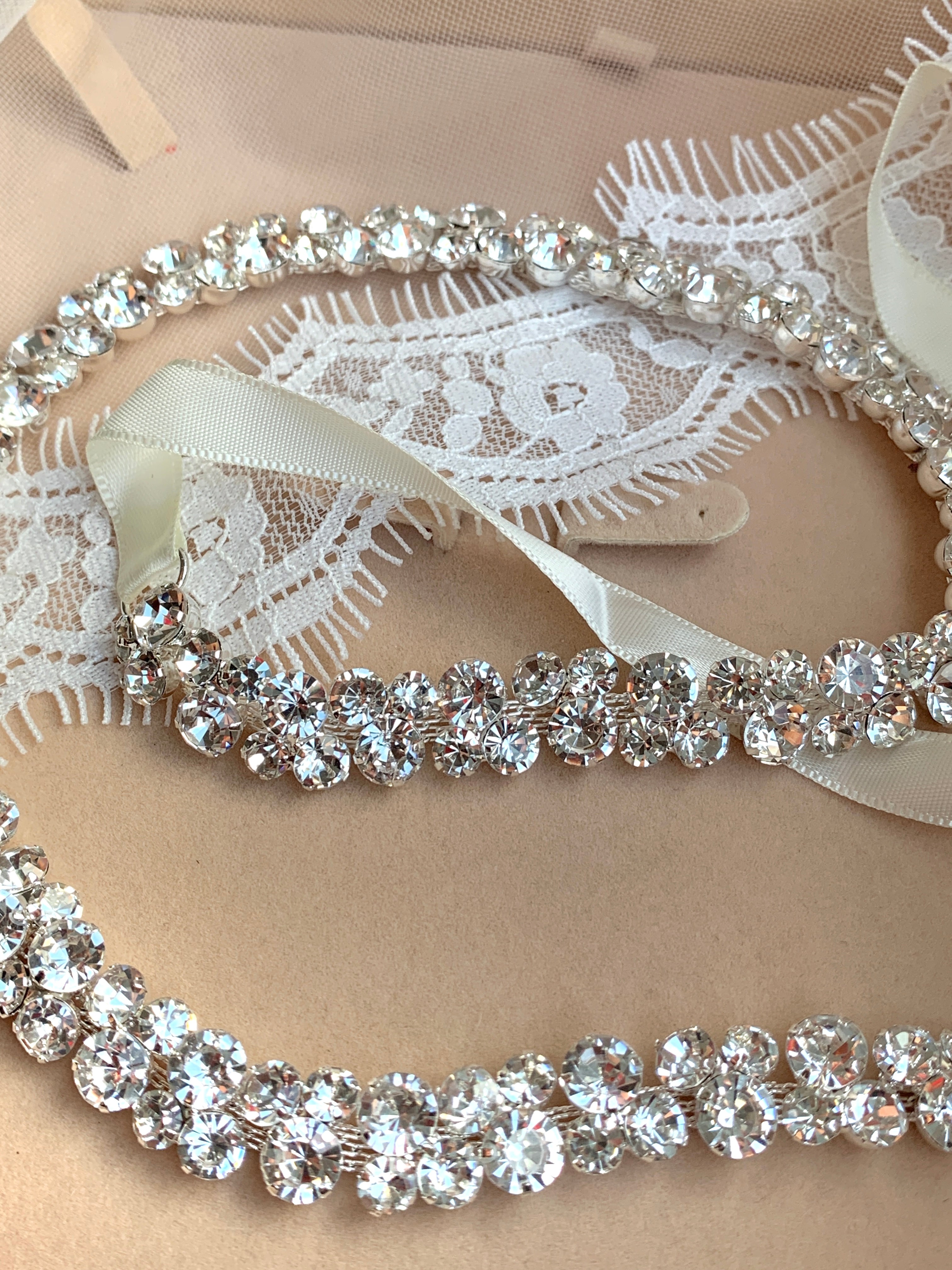 strass-brautguertel-zum-aufwerten-von-schlichten-hochzeitskleidern