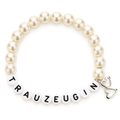 trauzeugin-armband-perlen-ivory-buchstaben-doppelherz