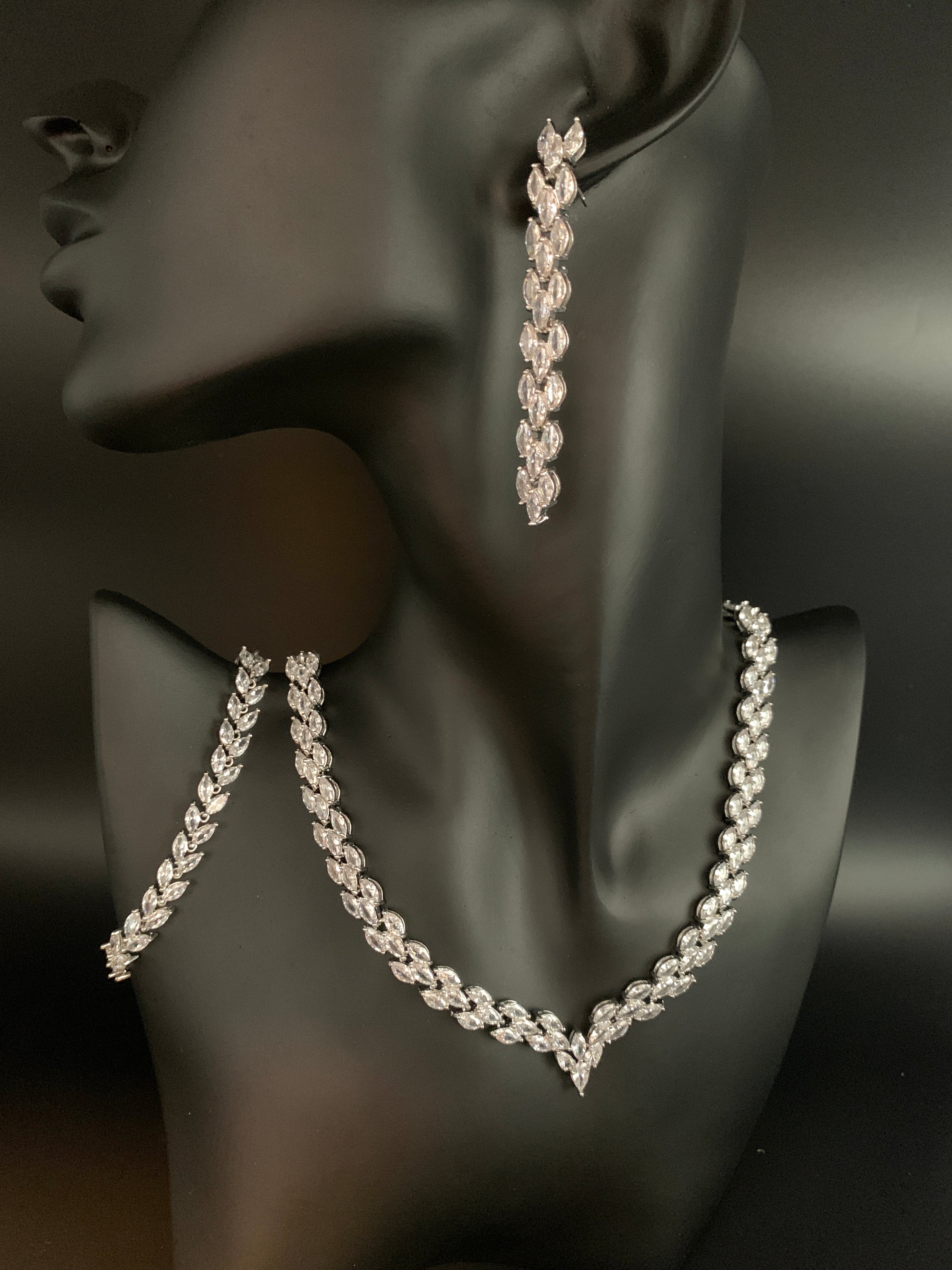 zirkonia-hochzeitsschmuck-set-braut-silber-elegant-luxus