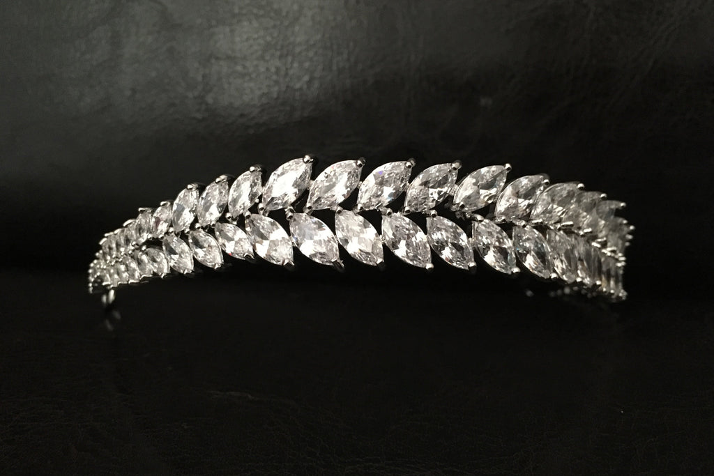 zirkonia-marquise-diadem-detailfoto-silber-hochzeits-haarschmuck