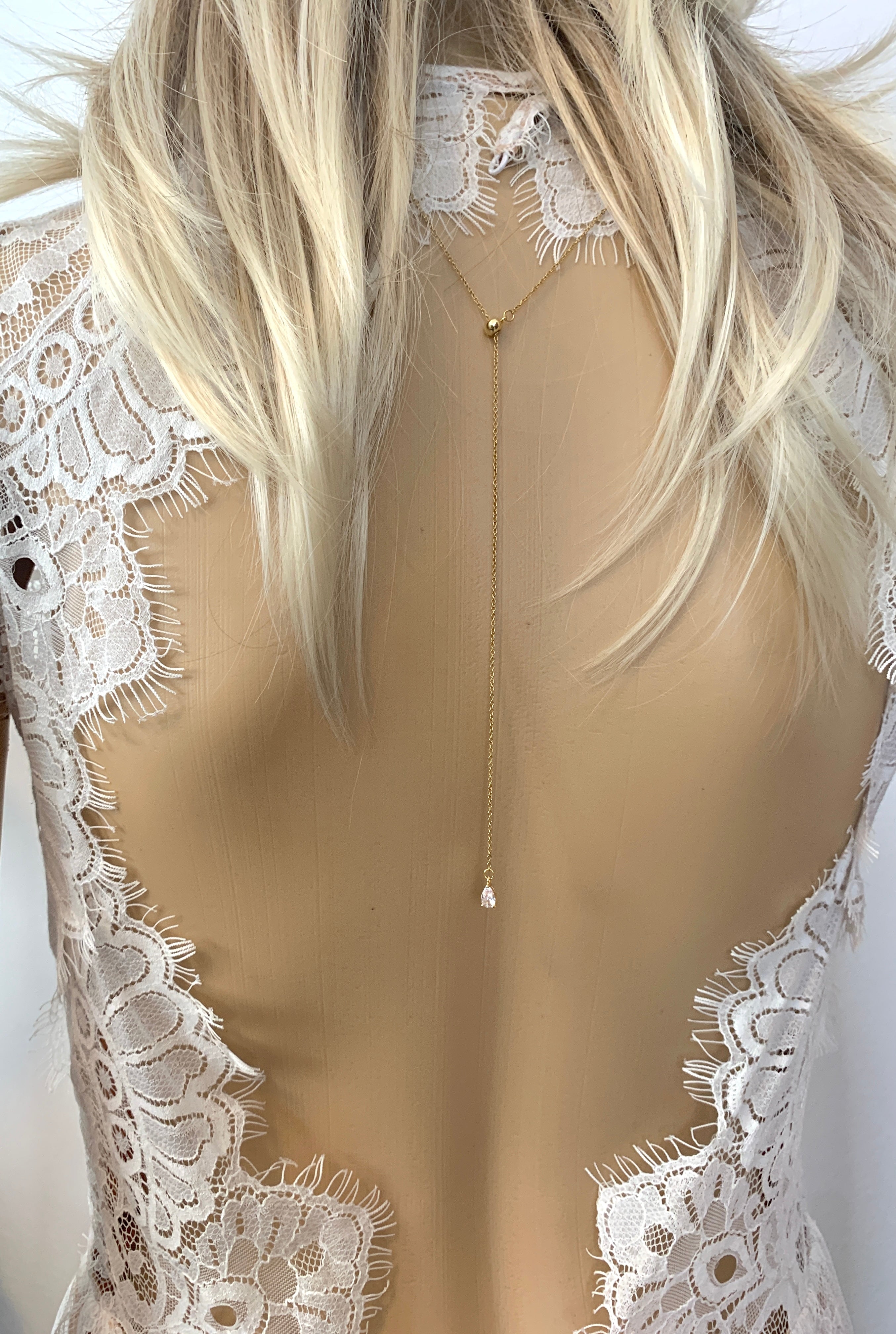 zirkonia-rueckenkette-gold-brautschmuck-spitze-ondego
