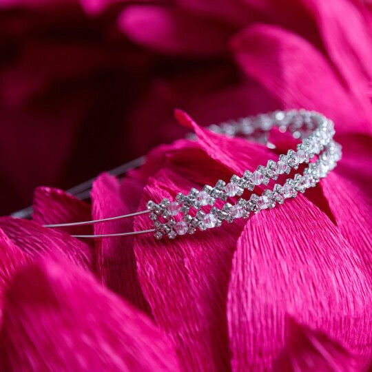 zweireihiger-strass-haarreif-ongedo-pinke-blueten-dekoratives-styling